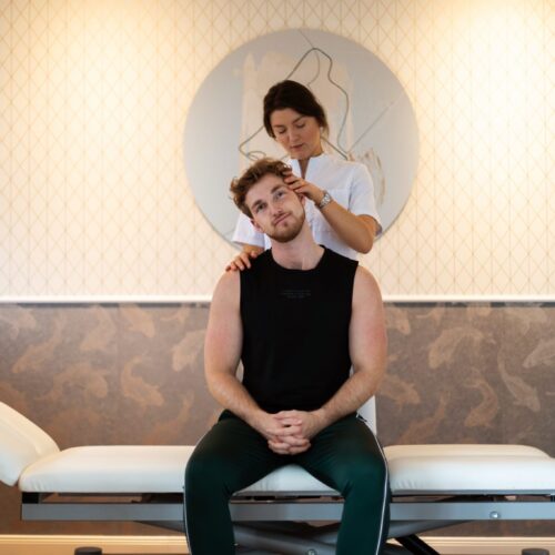 Physiotherapie Praxis in Weiterstadt manuelle Behandlung sitzend